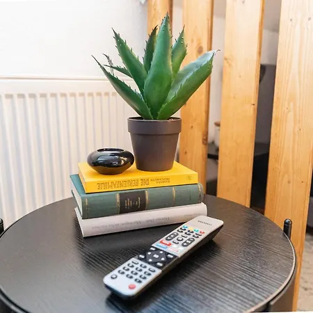 Vollausgtesttattes Modernes Studio,nahe Btu,netflix,kostenloser Tiefgaragenstellplatz * Cottbus