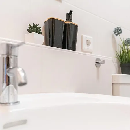 Vollausgtesttattes Modernes Studio,nahe Btu,netflix,kostenloser Tiefgaragenstellplatz *