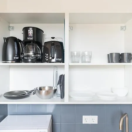 Vollausgtesttattes Modernes Studio,nahe Btu,netflix,kostenloser Tiefgaragenstellplatz شقة