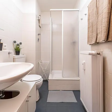 Vollausgtesttattes Modernes Studio,nahe Btu,netflix,kostenloser Tiefgaragenstellplatz *