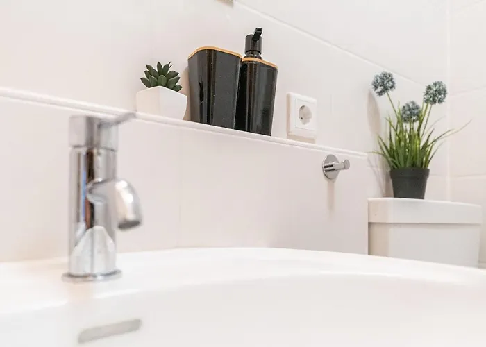 Vollausgtesttattes Modernes Studio,nahe Btu,netflix,kostenloser Tiefgaragenstellplatz *