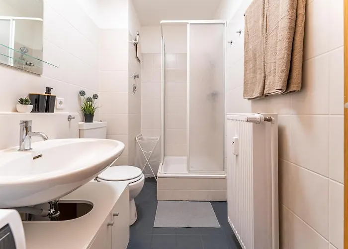 Vollausgtesttattes Modernes Studio,nahe Btu,netflix,kostenloser Tiefgaragenstellplatz *