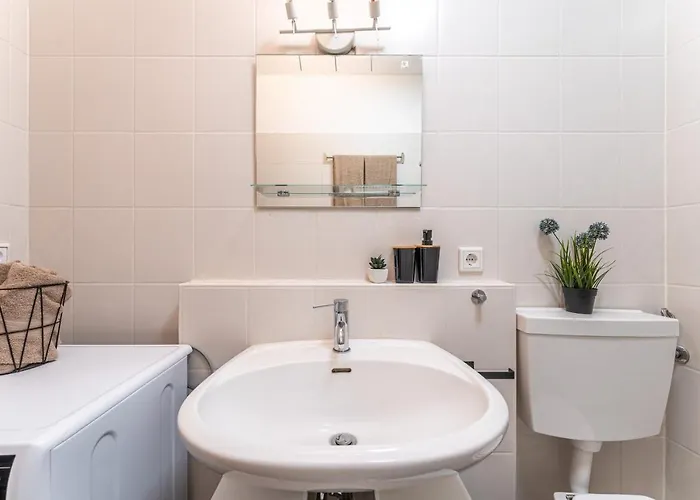 Vollausgtesttattes Modernes Studio,nahe Btu,netflix,kostenloser Tiefgaragenstellplatz *